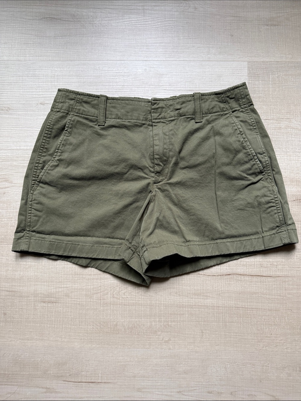 GAP 4" Downtown Khaki Olive Green Cotton Shorts